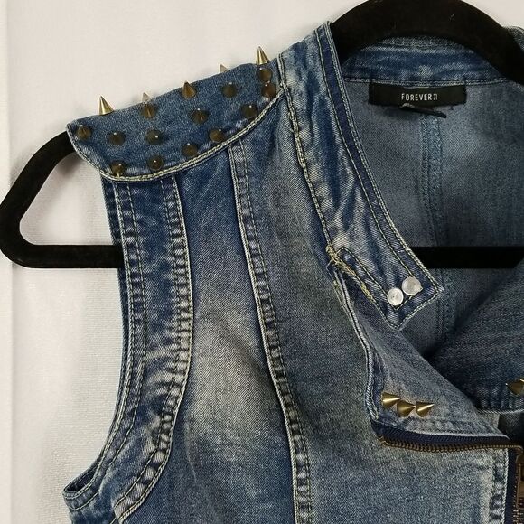 š¤5/$20š¤āFOREVERĀ 21..āspikedājeanāvest.. - Picture 6 of 10